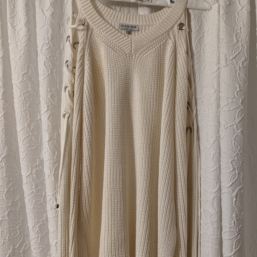 Large Fashion Nova Long Sleeve Knit Top